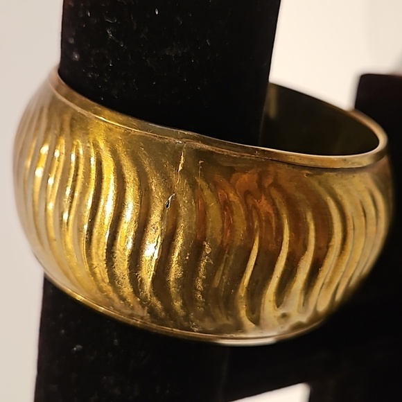 Vintage Bronzetone Brass Wide 2 5/8"Dia Bangle Bracelet - Picture 5 of 5